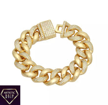 Load image into Gallery viewer, Staggered Diamond and Gold Bracelet
