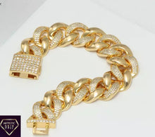 Load image into Gallery viewer, Staggered Diamond and Gold Bracelet
