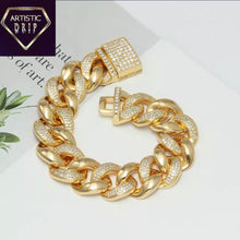 Load image into Gallery viewer, Staggered Diamond and Gold Bracelet
